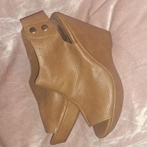 Sz 9 Women's Wedge by Madden Girl